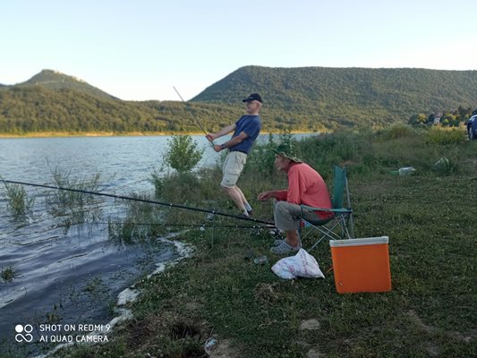 Софиянци атакуваха сомовете чудовища на яз. “Цонево”.