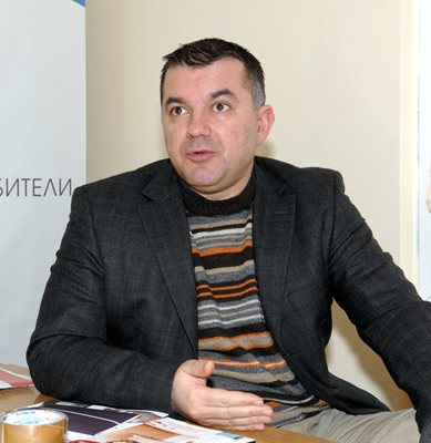 Богомил Николов