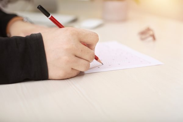 Публикуваха верните отговори на НВО по БЕЛ на десетокласниците
