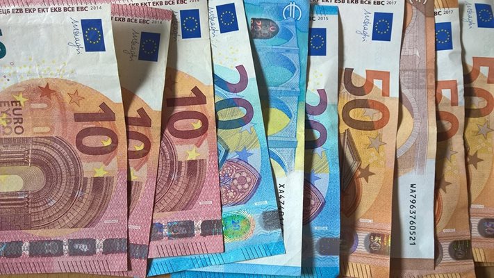 Общо 82,9% от администрациите у нас са готови за работа с еврото